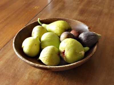 Bowl of ripe figs